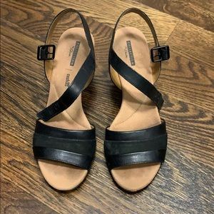 Clark’s black wedges